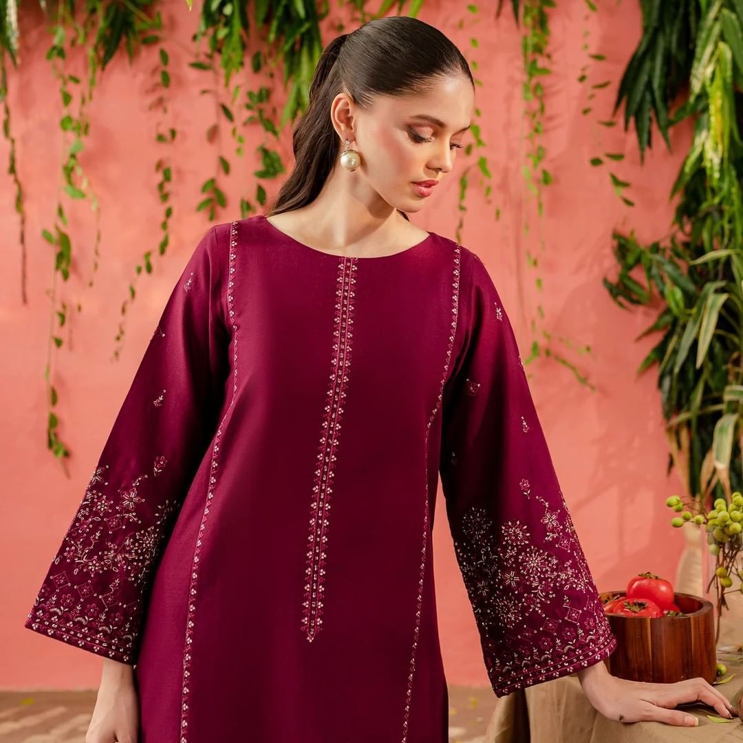 Yalina 2Pc – Embroidered dress