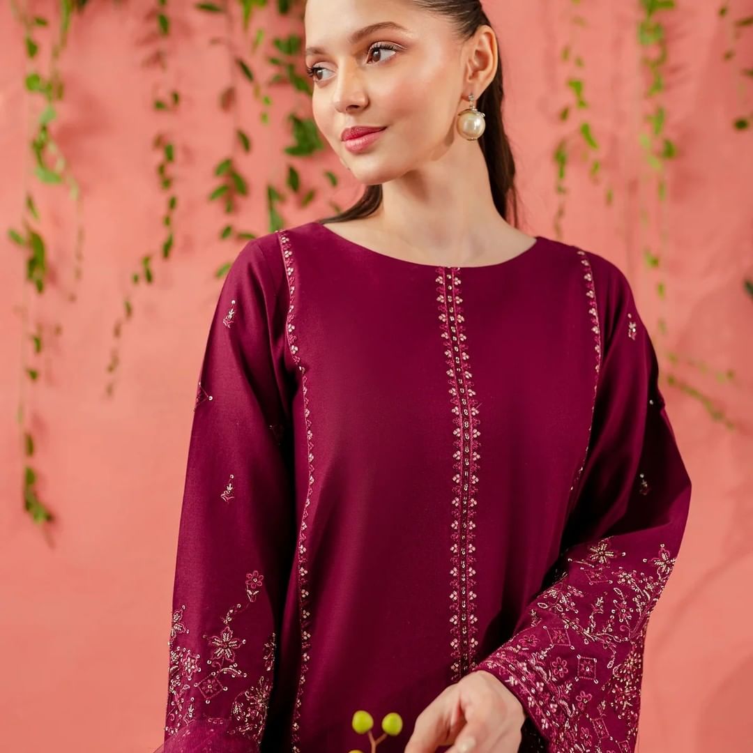 Yalina 2Pc – Embroidered dress