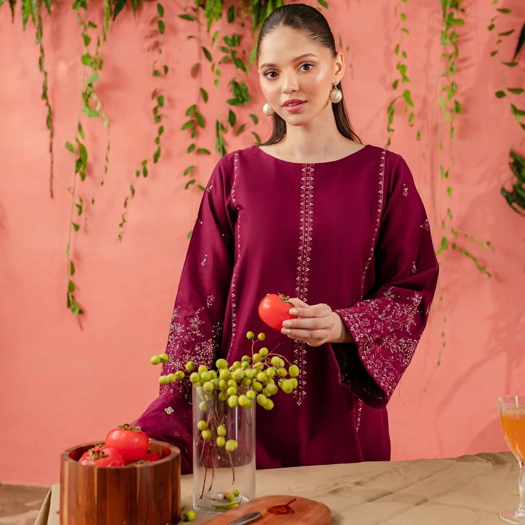 Yalina 2Pc – Embroidered dress