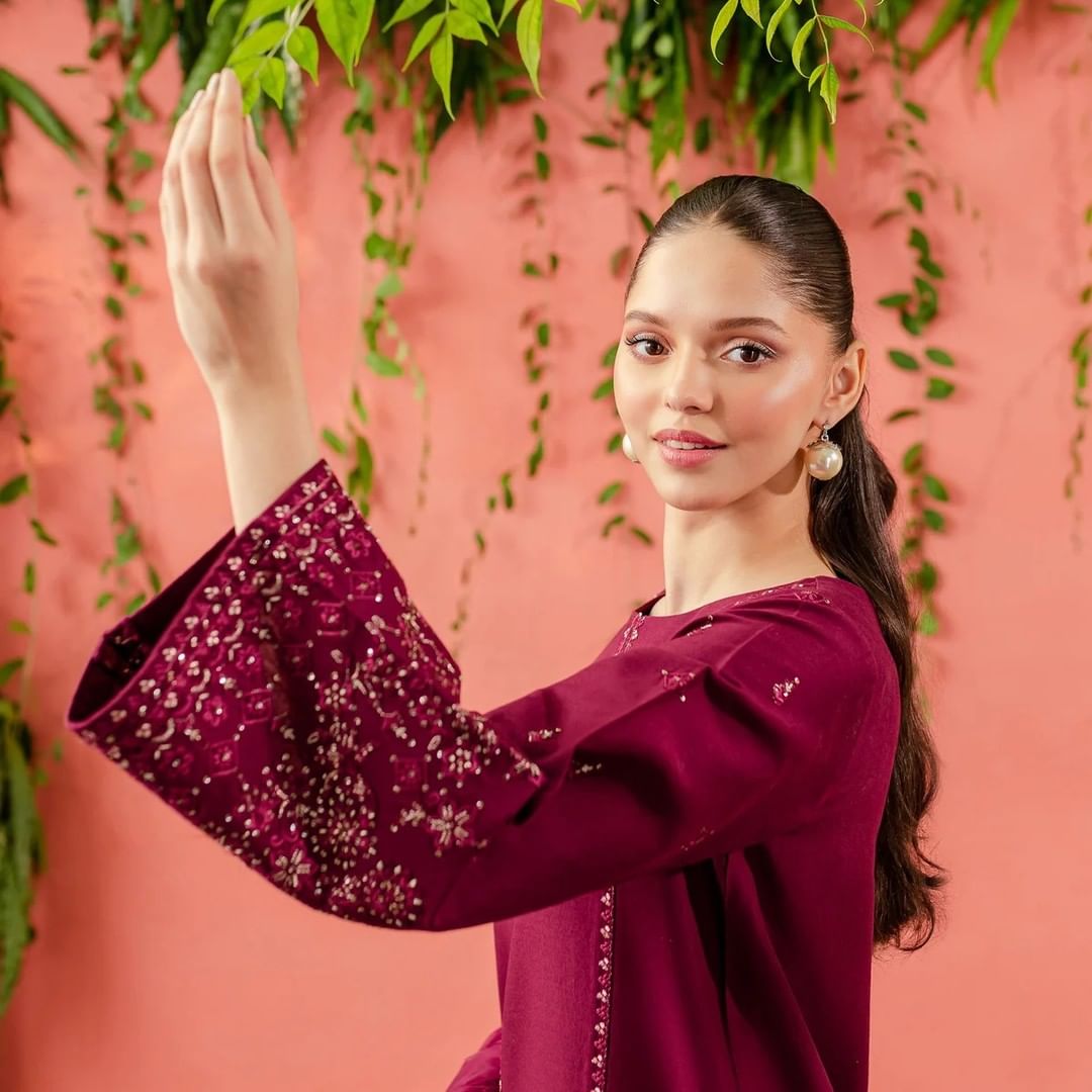 Yalina 2Pc – Embroidered dress